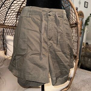 Women's Cargo Shorts in Olive Green